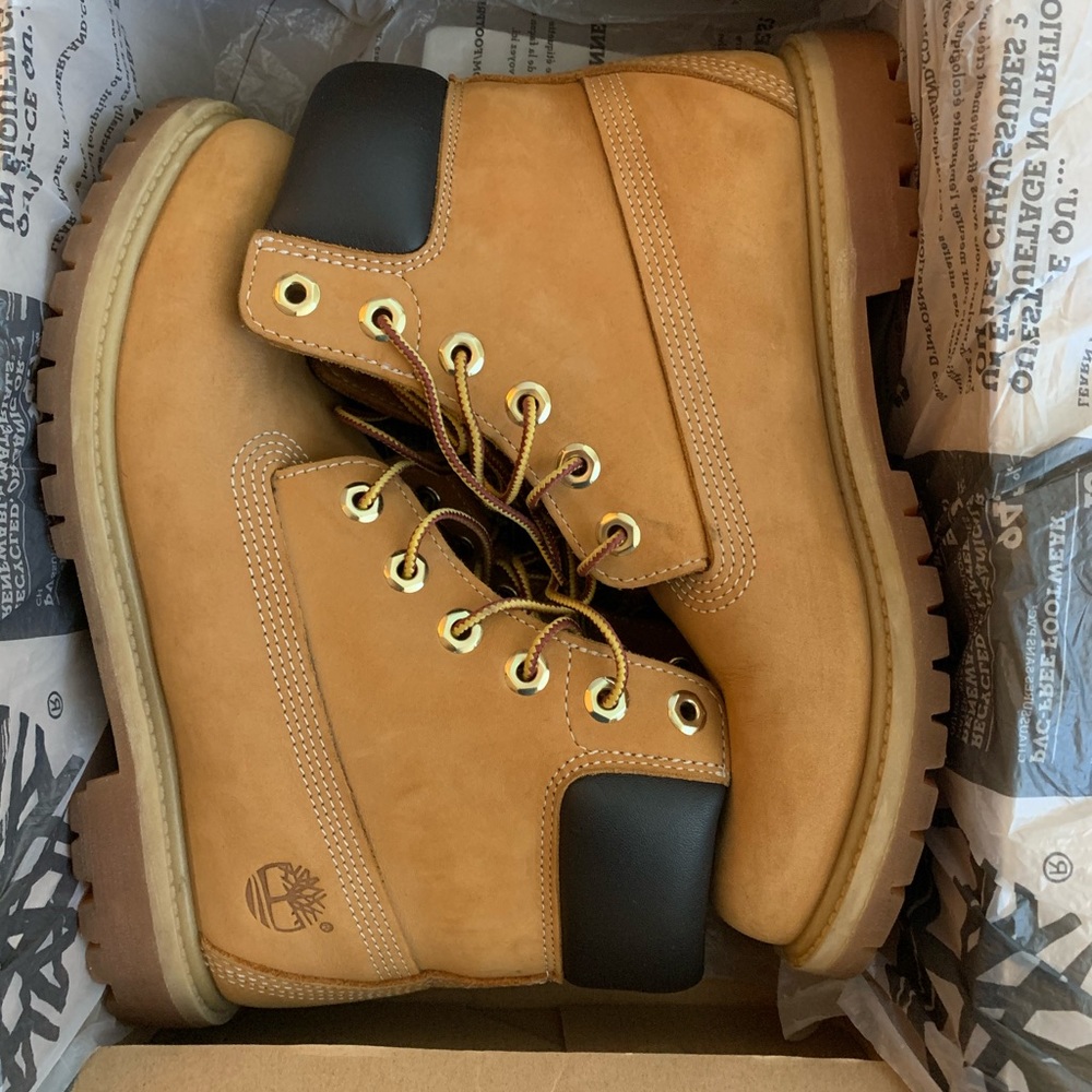 Women’s Wheat Timberlands - 8.5